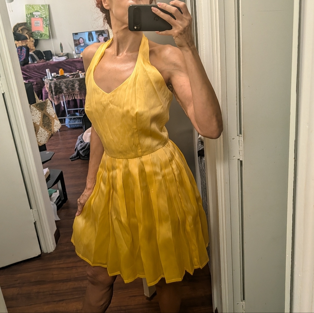 saks fifth avenue Siri 100% silk yellow halter knee length dress 10 NWT